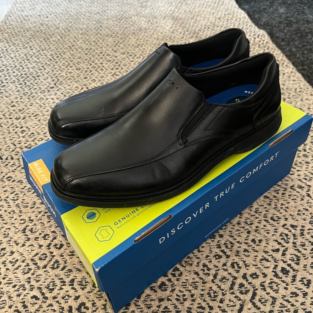 Men’s size 8 wide leather loafers dress shoes